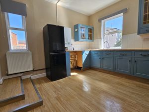 Kitchen- click for photo gallery